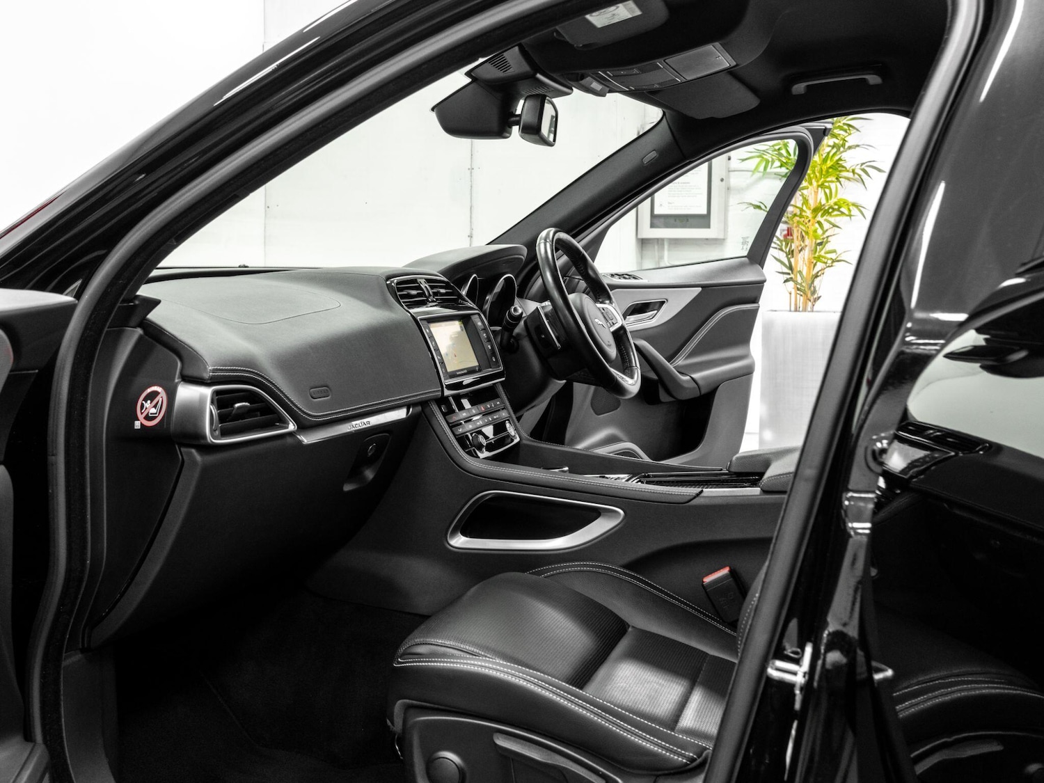 Used Jaguar F-Pace 2018 for sale - 76633986: Photo 17