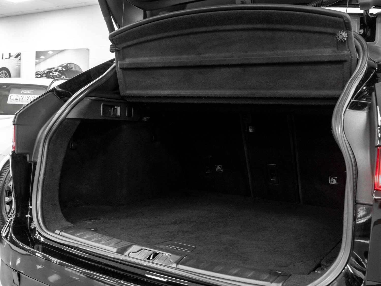 Used Jaguar F-Pace 2018 for sale - 76633986: Photo 27