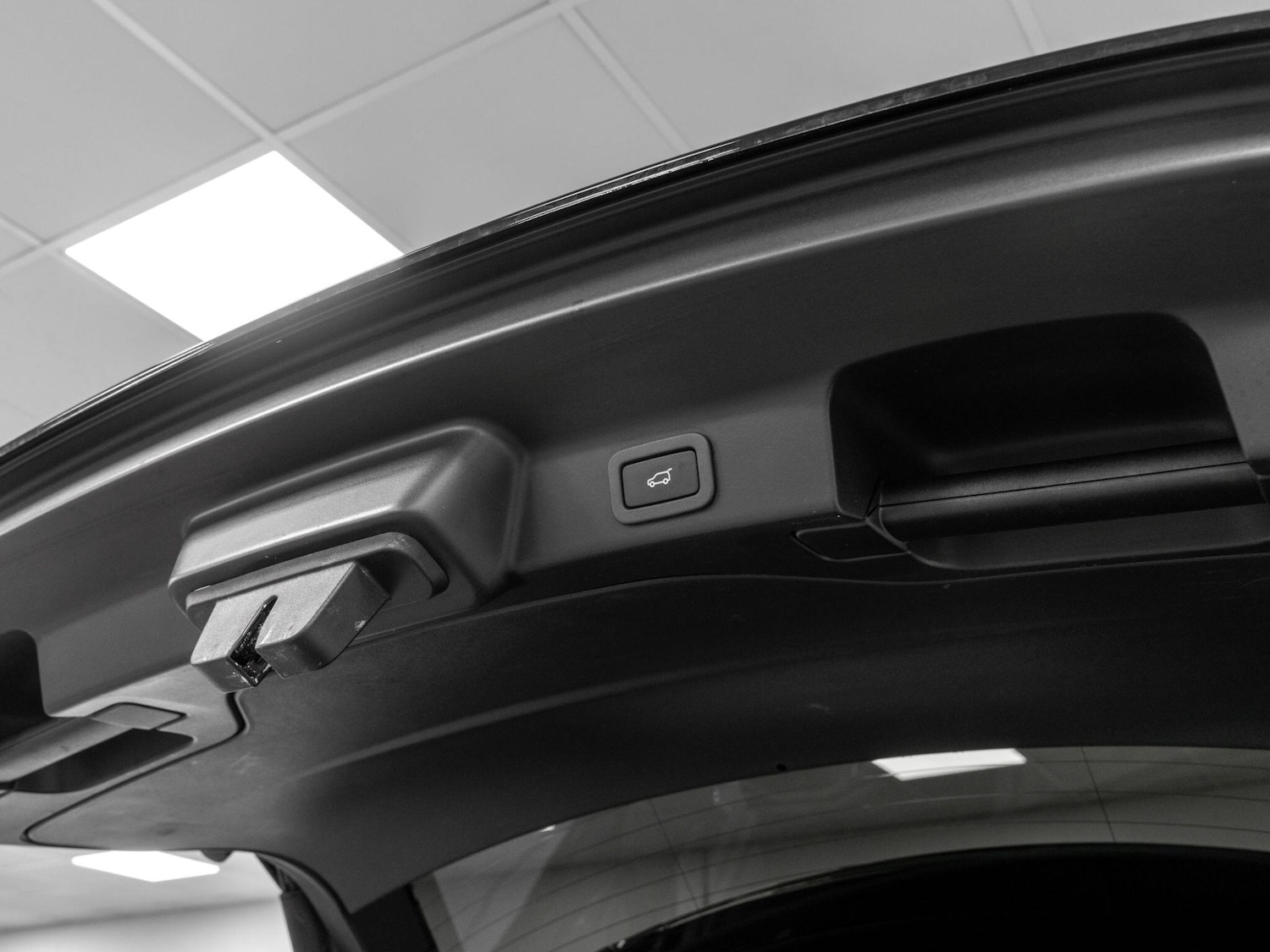 Used Jaguar F-Pace 2018 for sale - 76633986: Photo 28