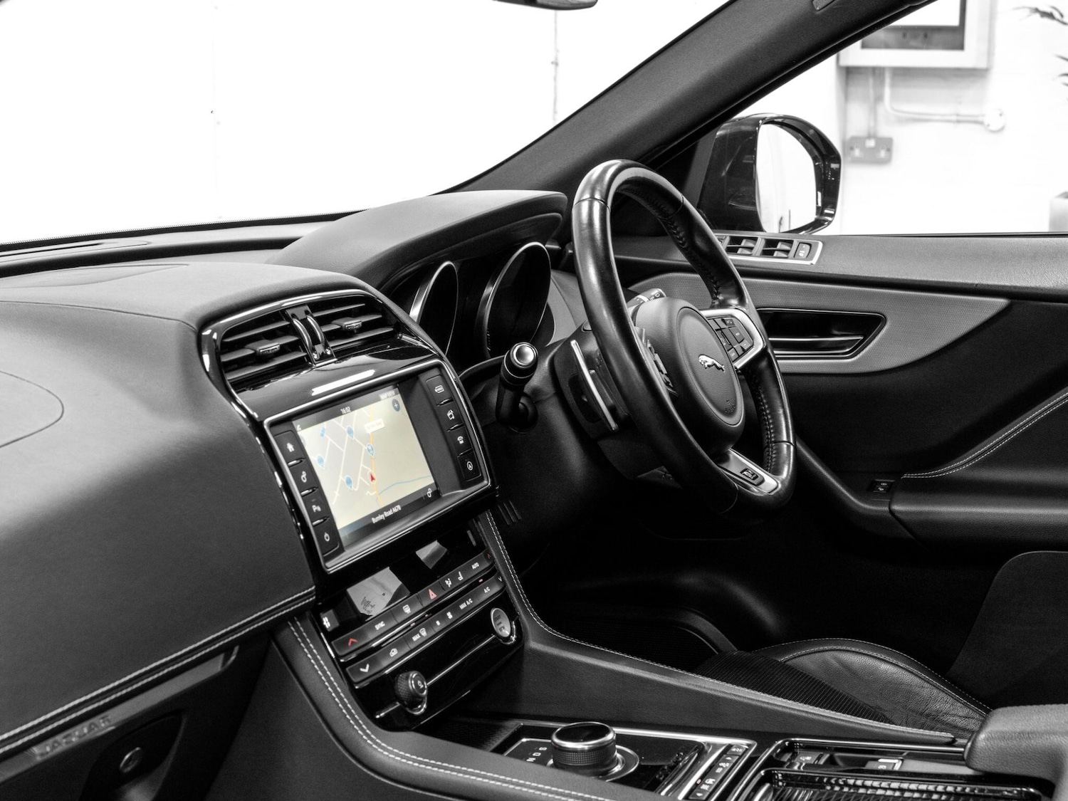 Used Jaguar F-Pace 2018 for sale - 76633986: Photo 40