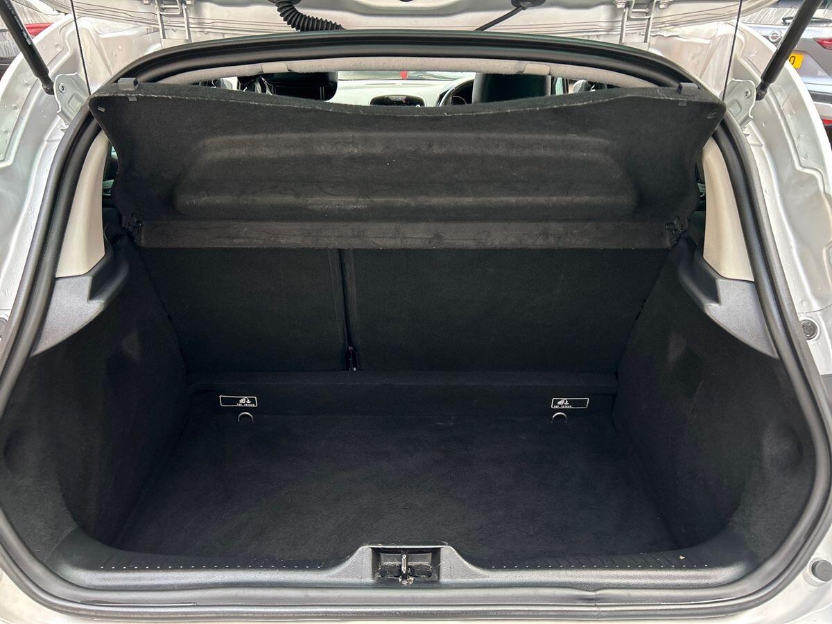 Used Renault Clio 2019 for sale - 76836328: Photo 17