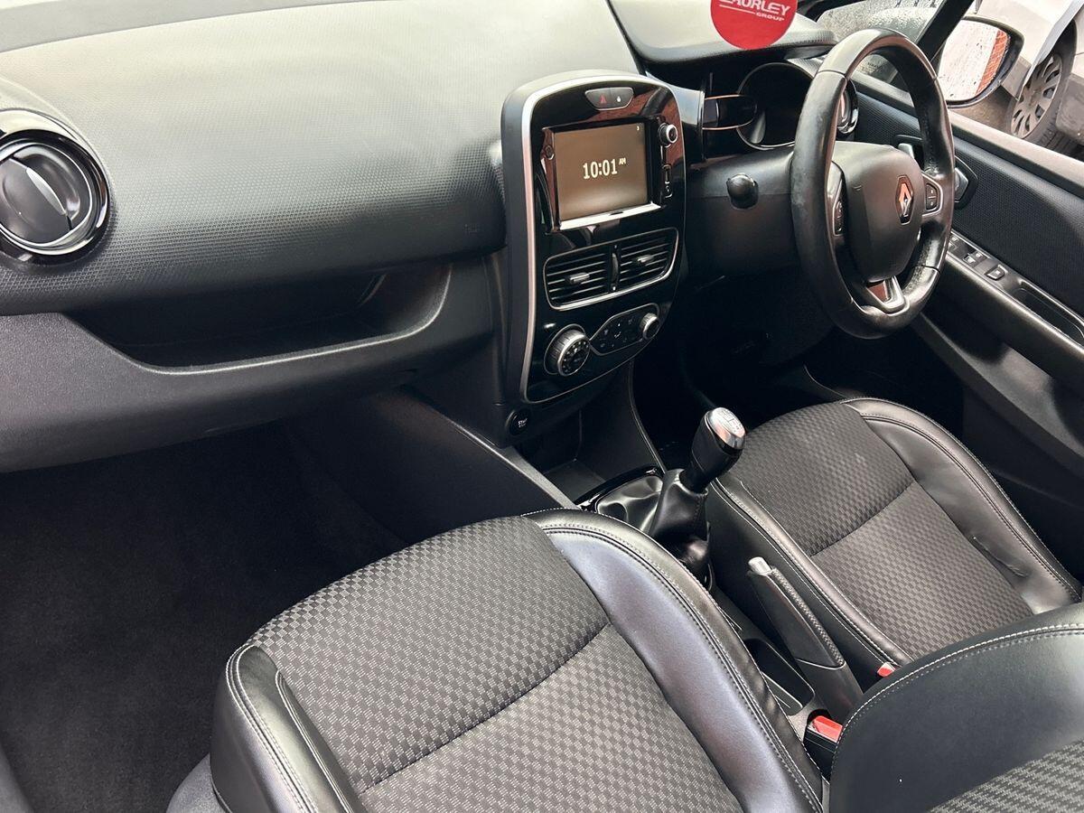Used Renault Clio 2019 for sale - 76836328: Photo 2