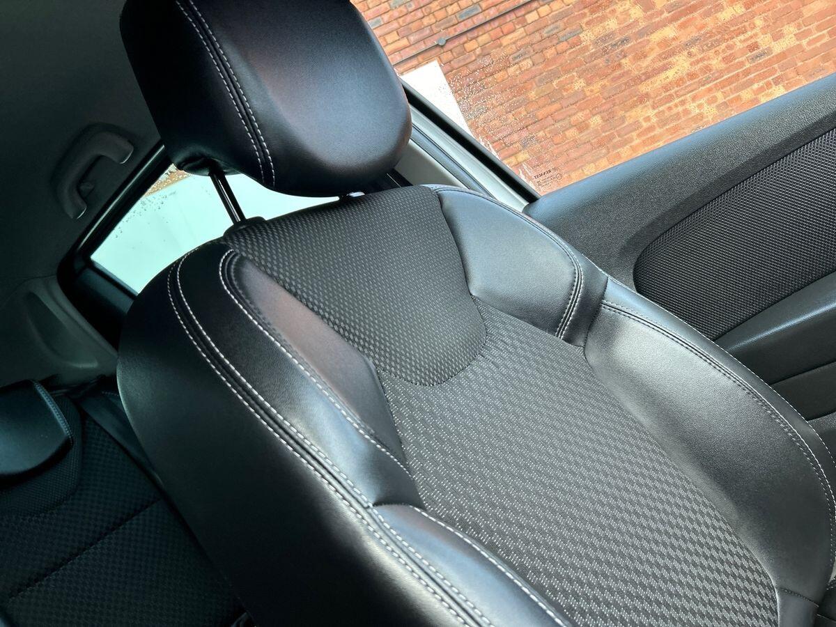 Used Renault Clio 2019 for sale - 76836328: Photo 28