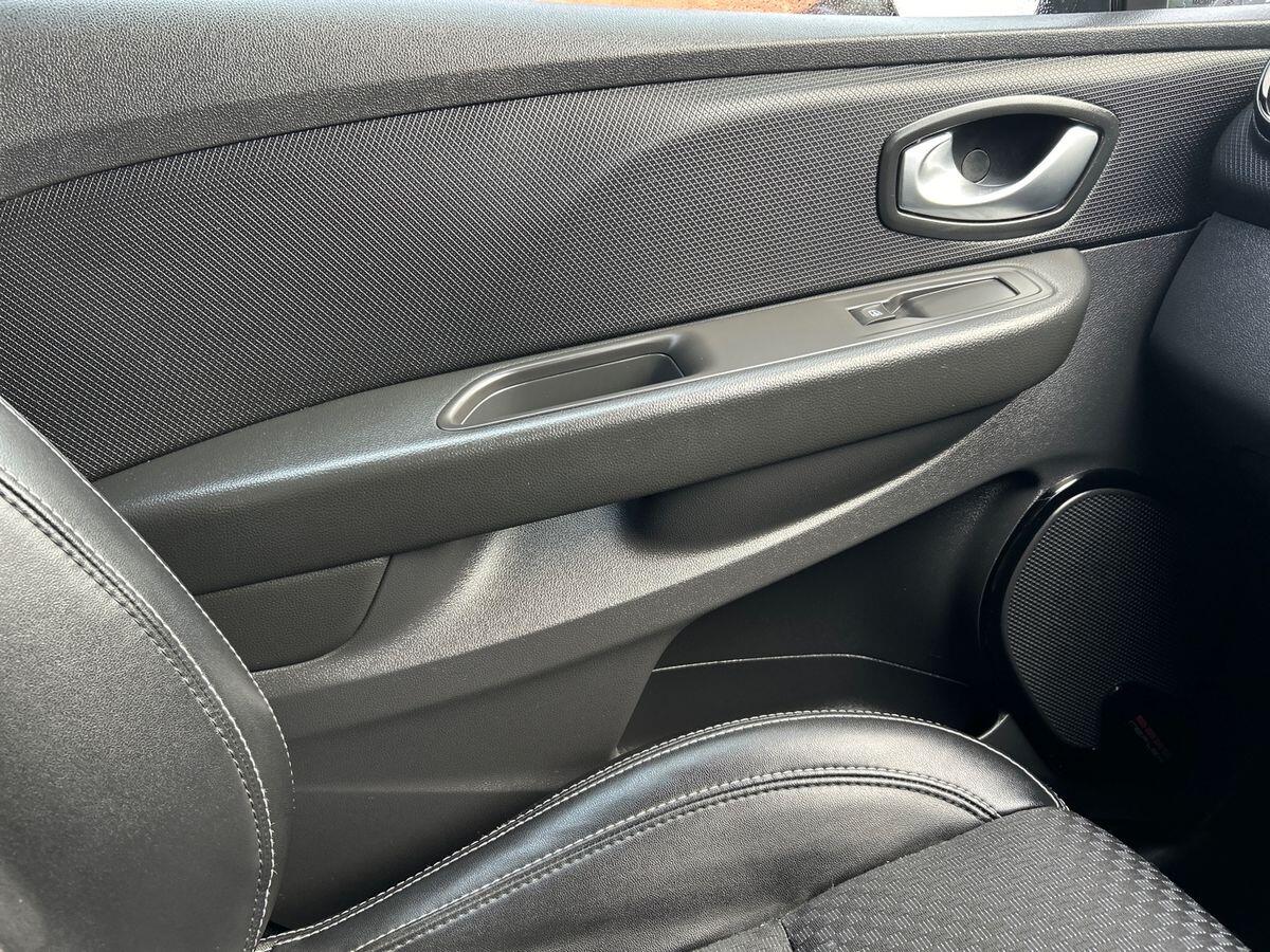 Used Renault Clio 2019 for sale - 76836328: Photo 29