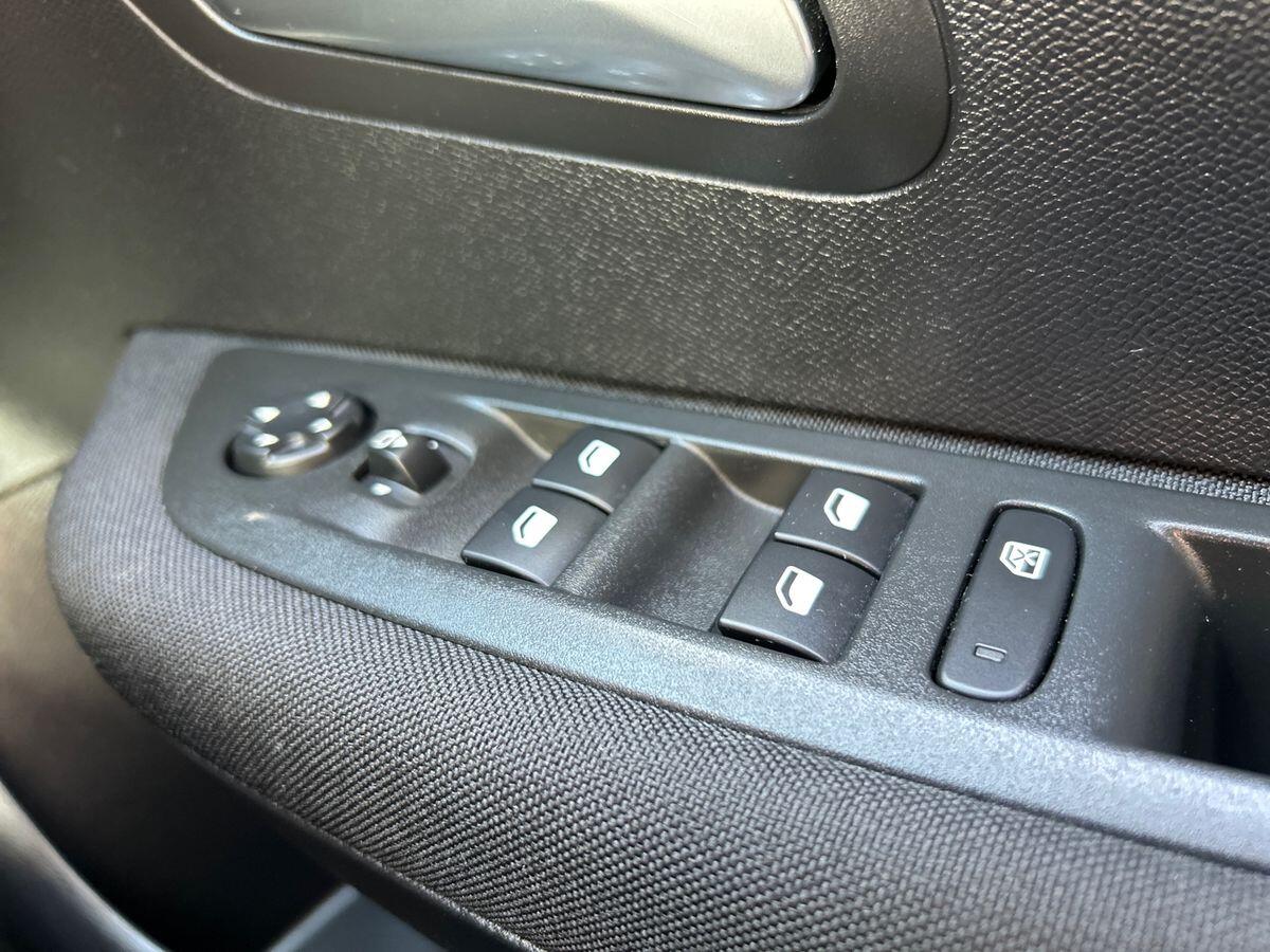 Used Peugeot E-208 2022 for sale - 77961472: Photo 42