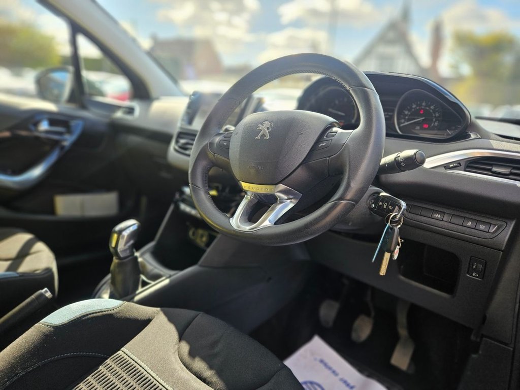 Used Peugeot 208 2013 for sale - 78030532: Photo 2