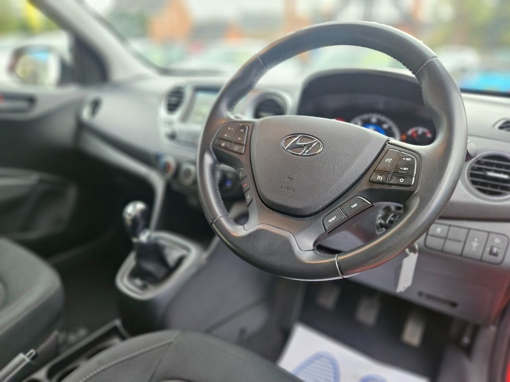 Used Hyundai i10 2019 for sale - 76768605: Photo 2