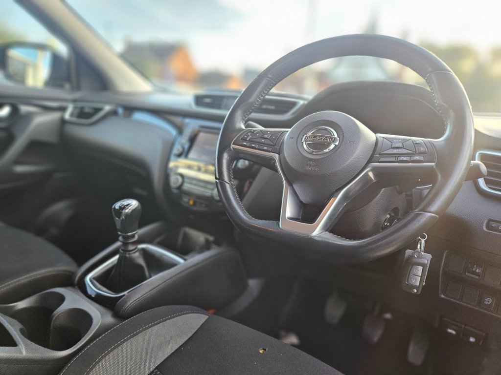 Used Nissan Qashqai 2018 for sale - 77132935: Photo 2