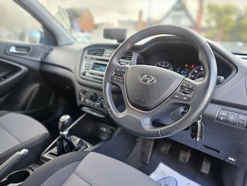 Used Hyundai i20 2018 for sale - 76768588: Photo