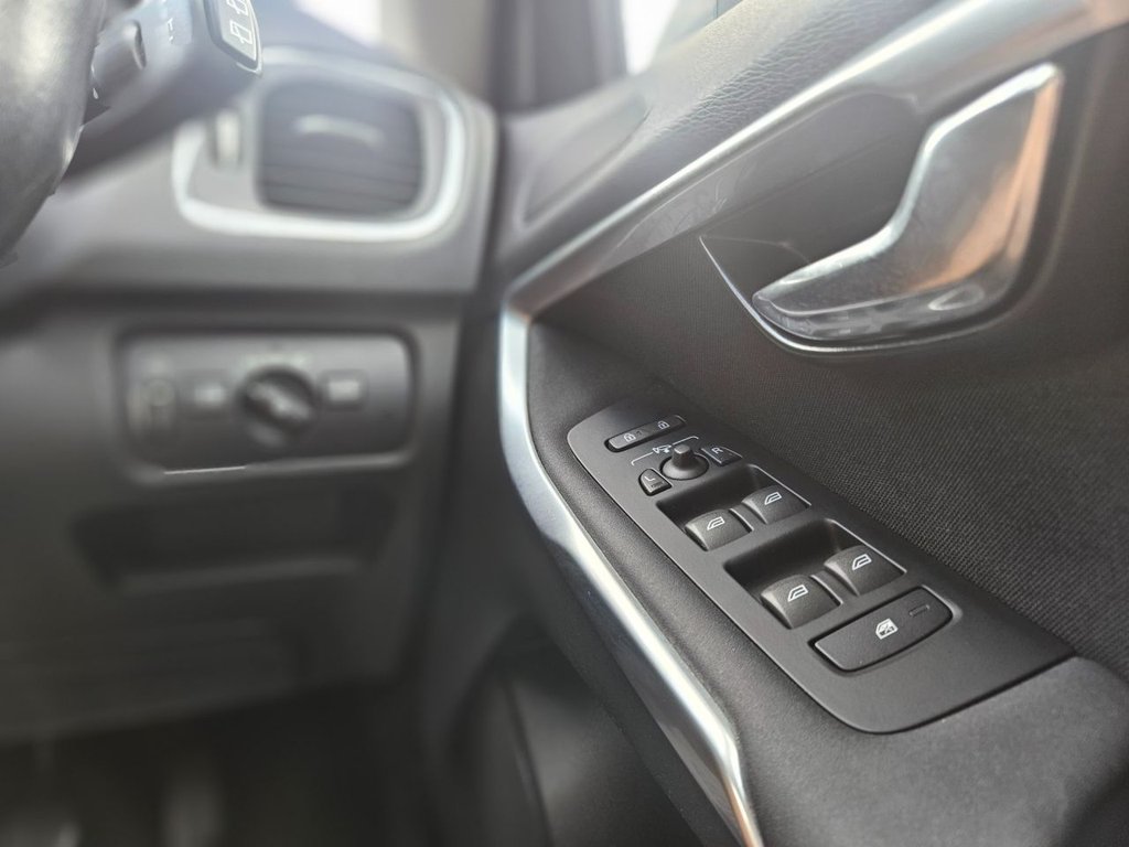 Used Volvo V40 2017 for sale - 77779855: Photo 24