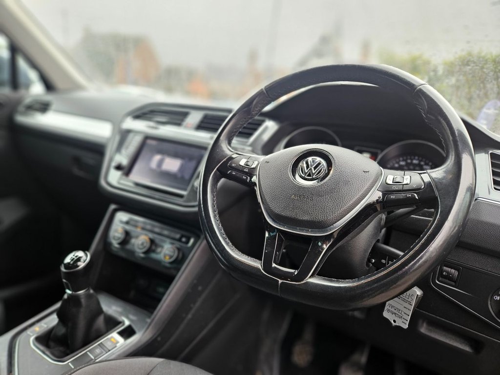 Used Volkswagen Tiguan 2017 for sale - 76900773: Photo 2