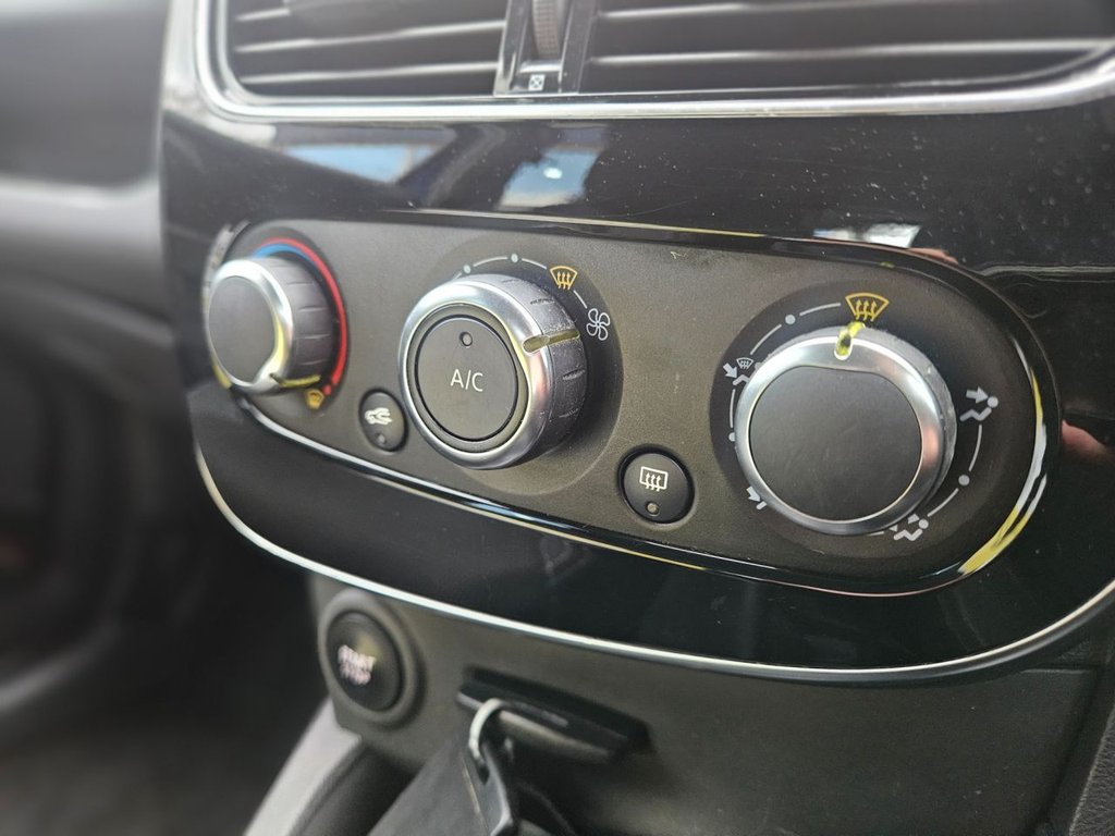 Used Renault Clio 2018 for sale - 76986074: Photo 14