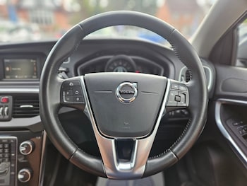 Used Volvo V40 2017 for sale - 75473620: Photo
