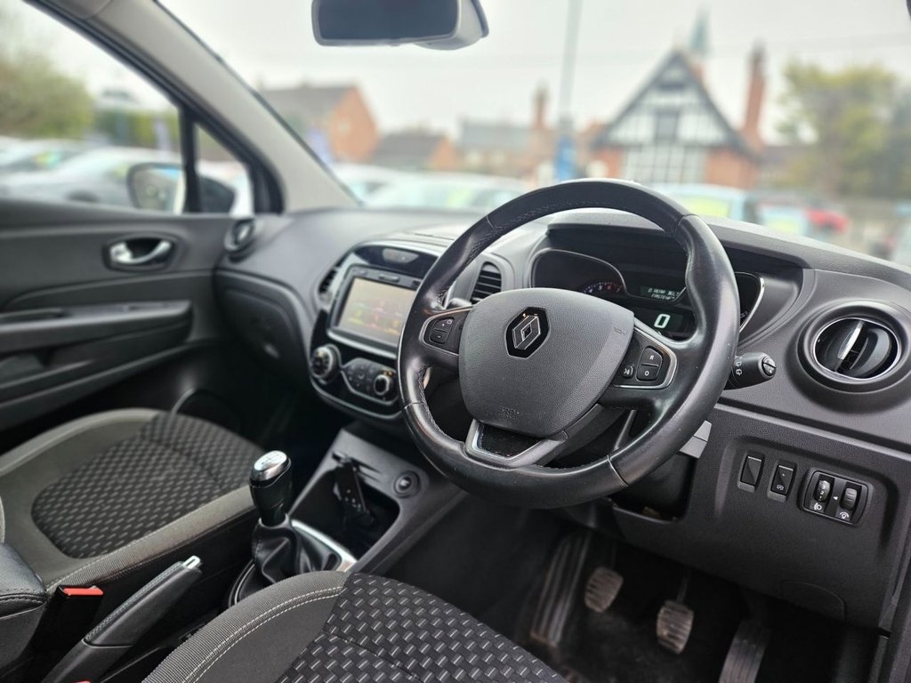 Used Renault Captur 2017 for sale - 78003143: Photo 2