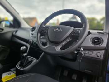 Used Hyundai i10 2017 for sale - 74512230: Photo
