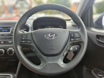 Used Hyundai i10 2017 for sale - 74512230: Photo