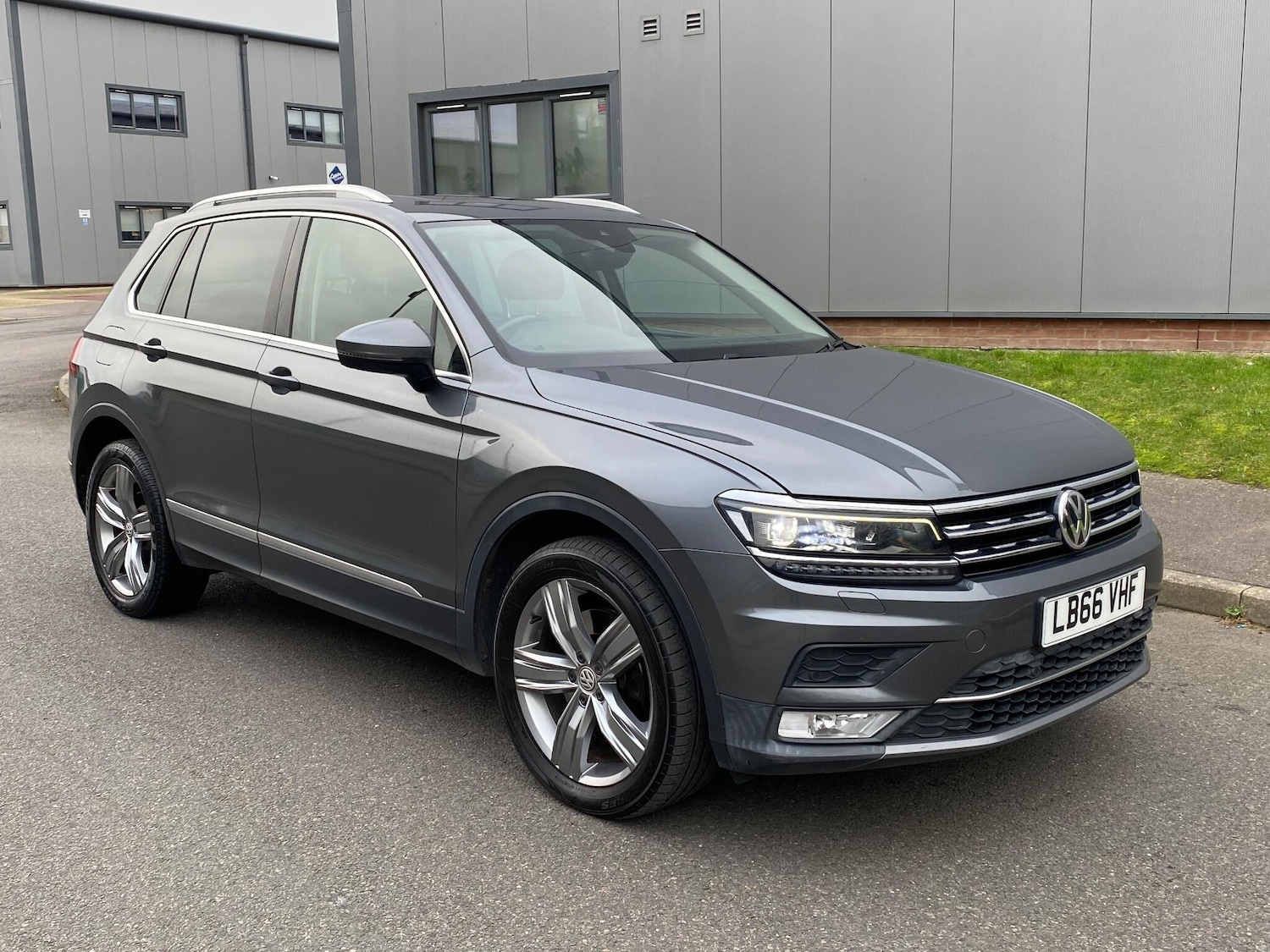 Used Volkswagen Tiguan for sale - 77292012: Photo 1