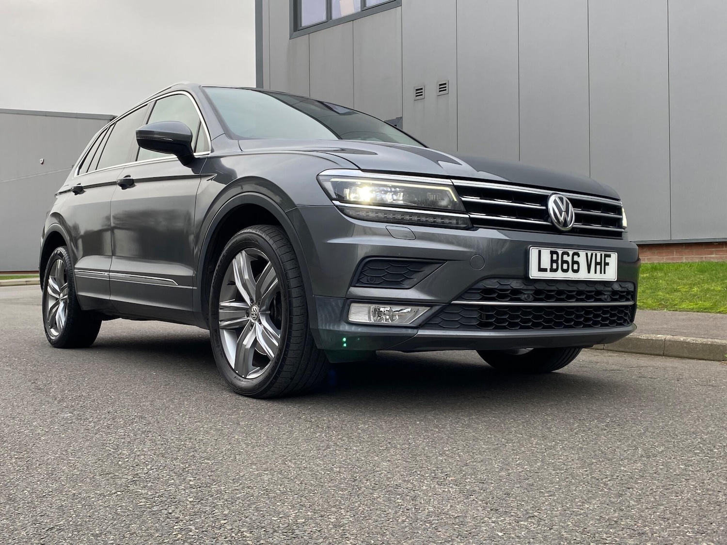 Used Volkswagen Tiguan for sale - 77292012: Photo 3