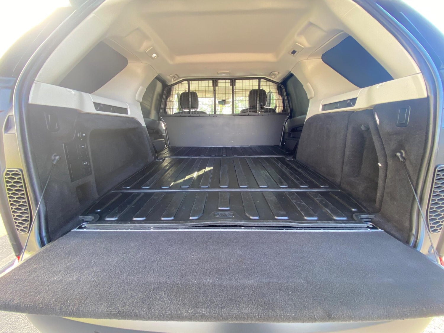 Used Land Rover Discovery 2018 for sale - 77958572: Photo 51