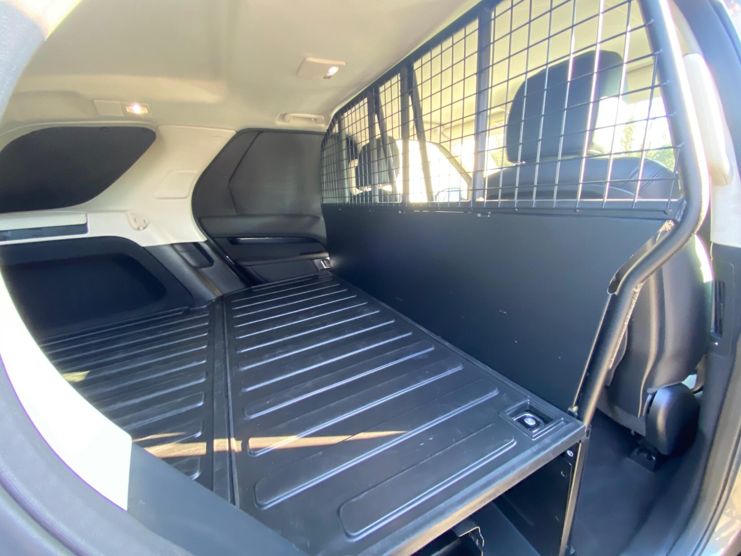 Used Land Rover Discovery 2018 for sale - 77958572: Photo 53