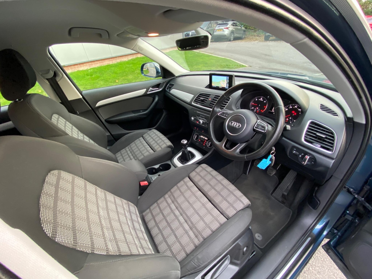 Used Audi Q3 for sale - 77290652: Photo 38