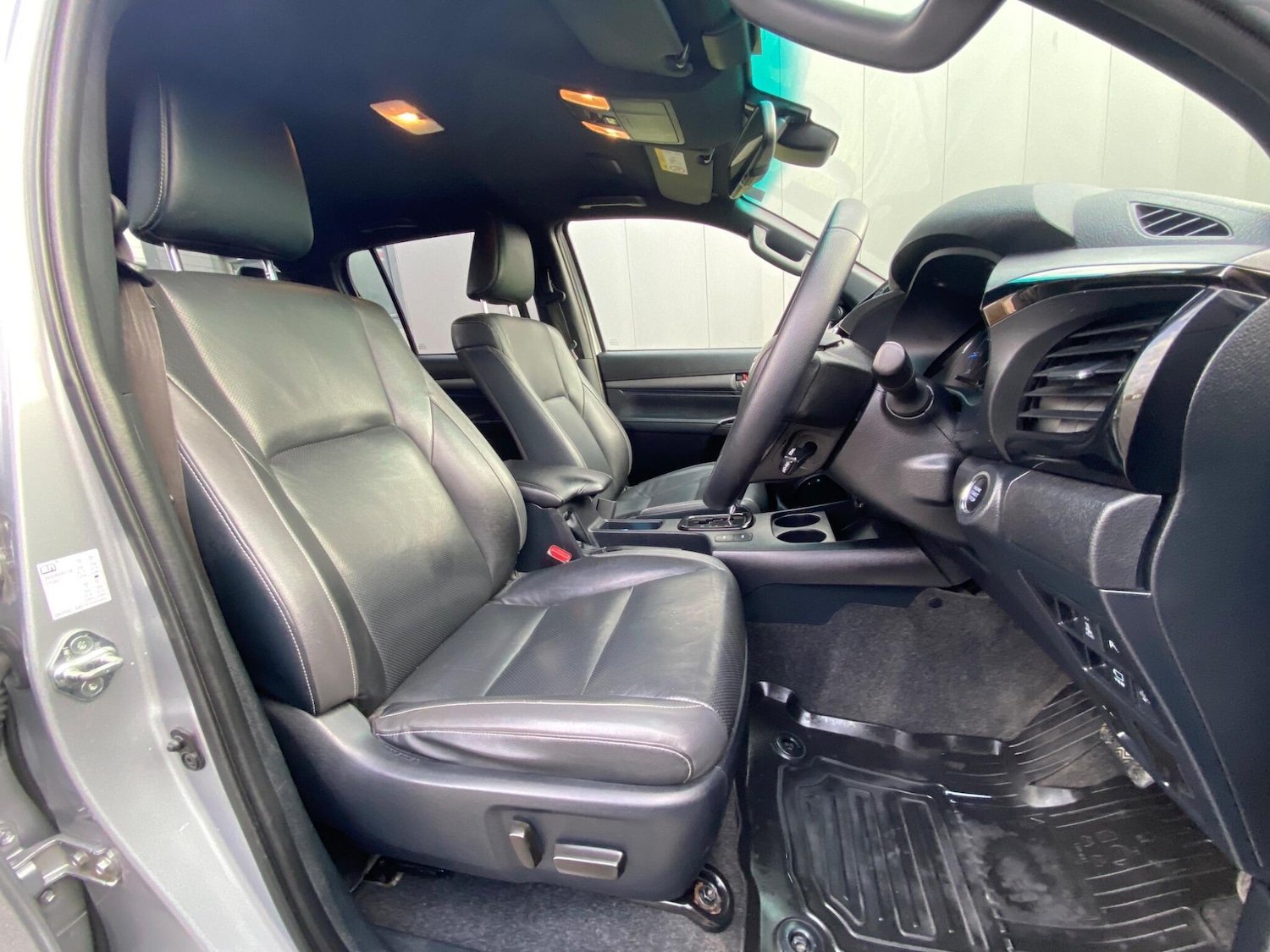 Used Toyota Hilux 2023 for sale - 77598966: Photo 36