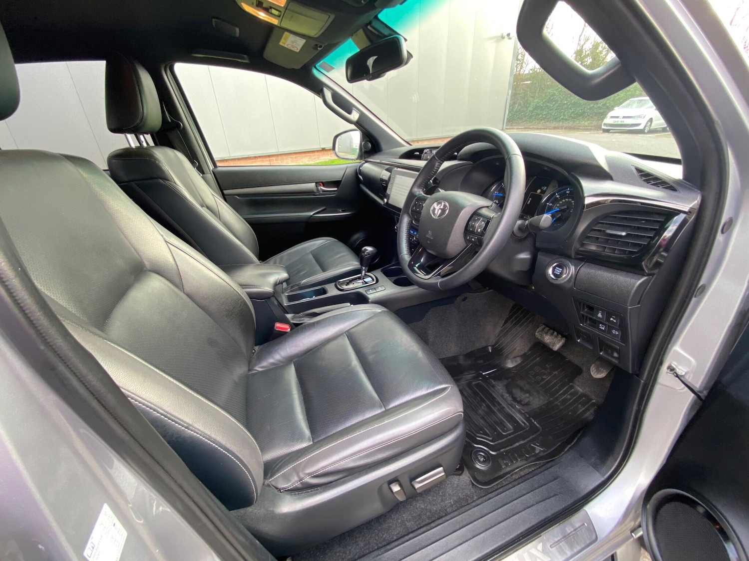 Used Toyota Hilux 2023 for sale - 77598966: Photo 38