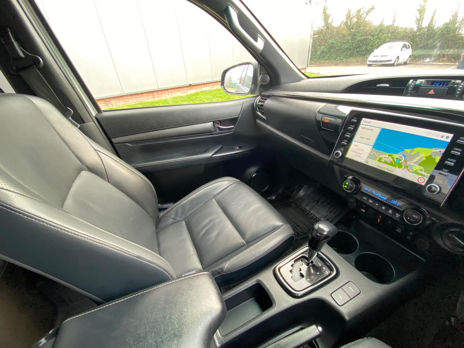 Used Toyota Hilux 2023 for sale - 77598966: Photo 44