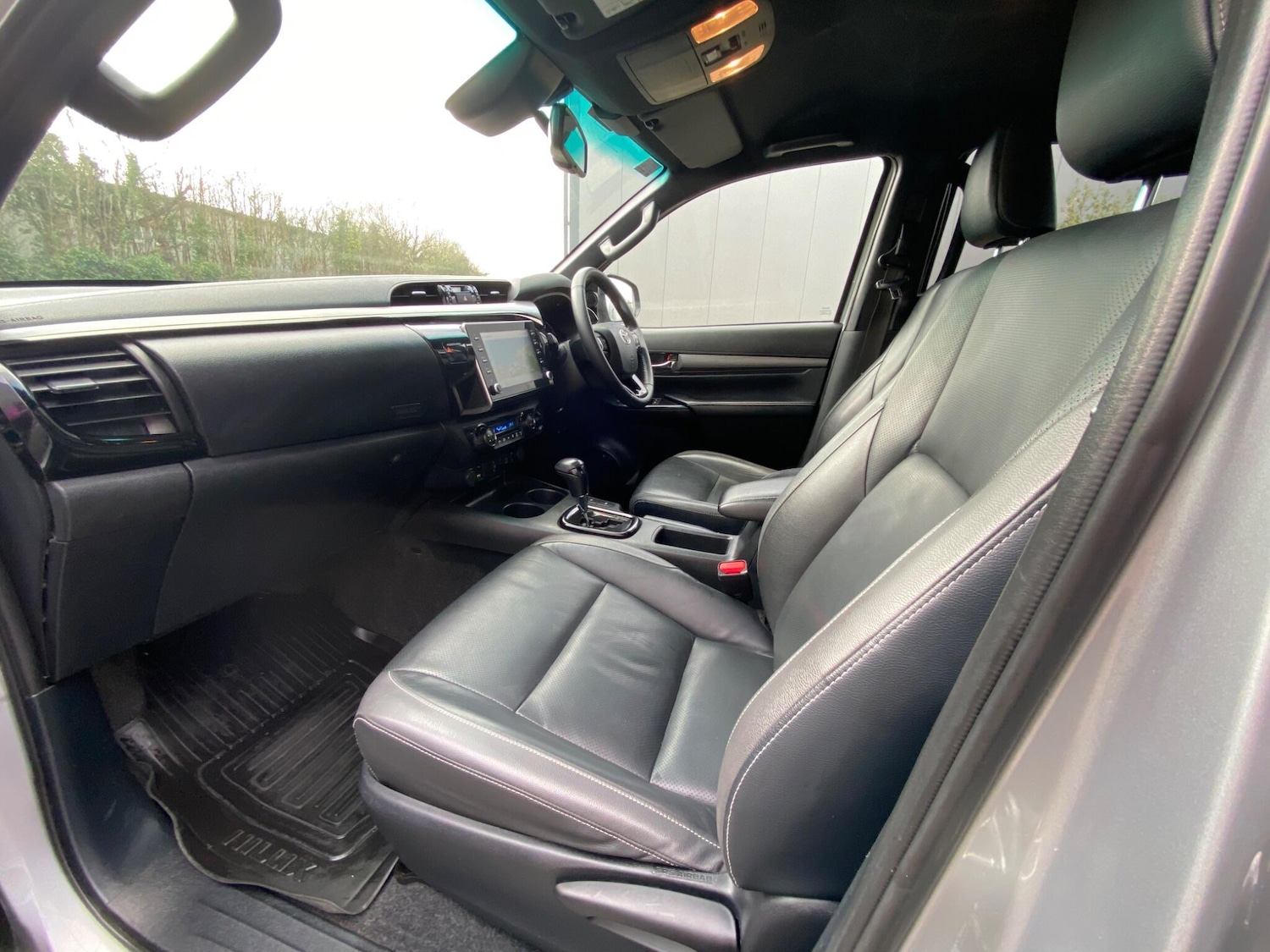 Used Toyota Hilux 2023 for sale - 77598966: Photo 55