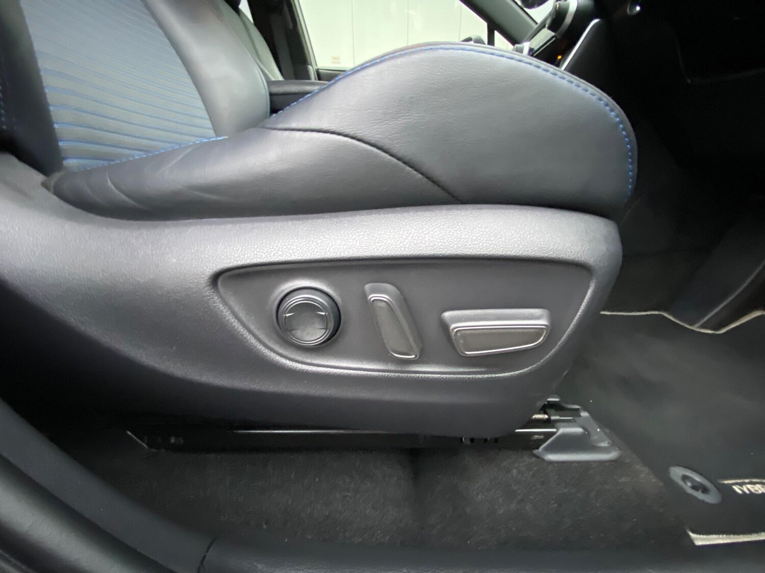 Used Toyota RAV4 2019 for sale - 77290553: Photo 36