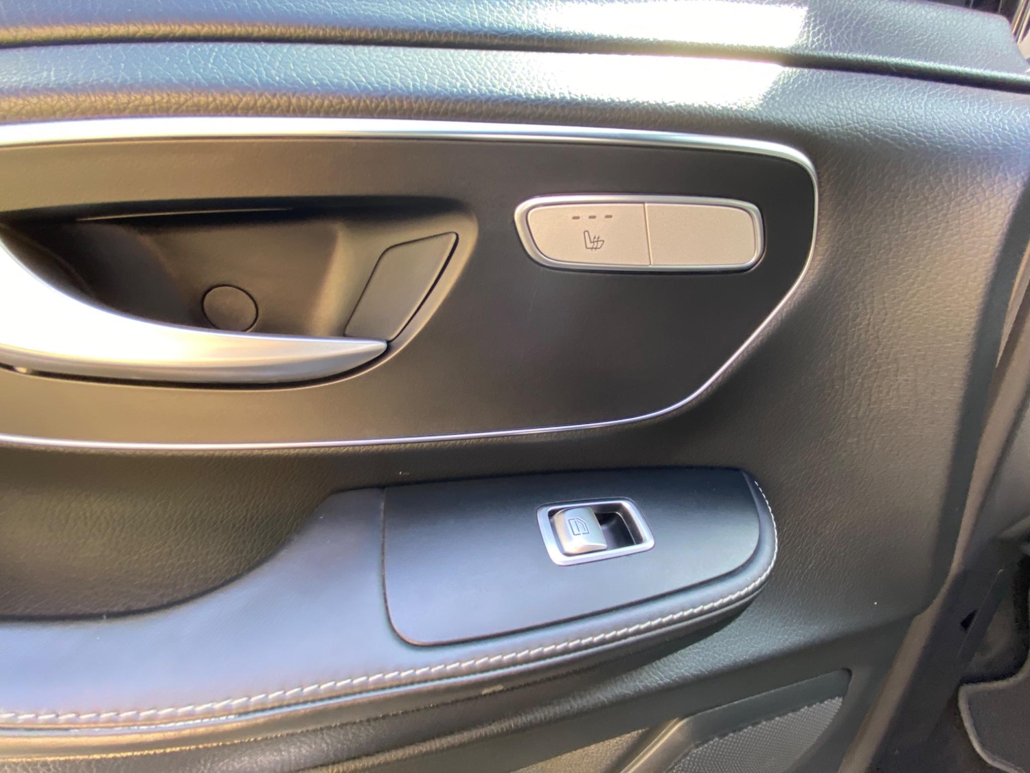 Used Mercedes-Benz V-Class 2023 for sale - 78020492: Photo 48