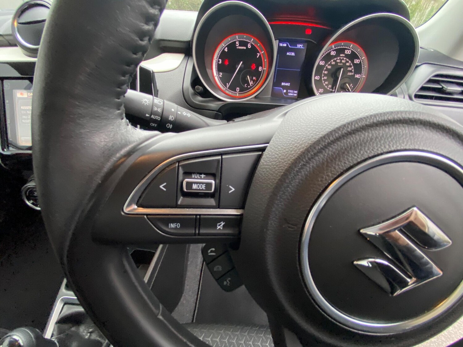 Used Suzuki Swift 2018 for sale - 77524092: Photo 40