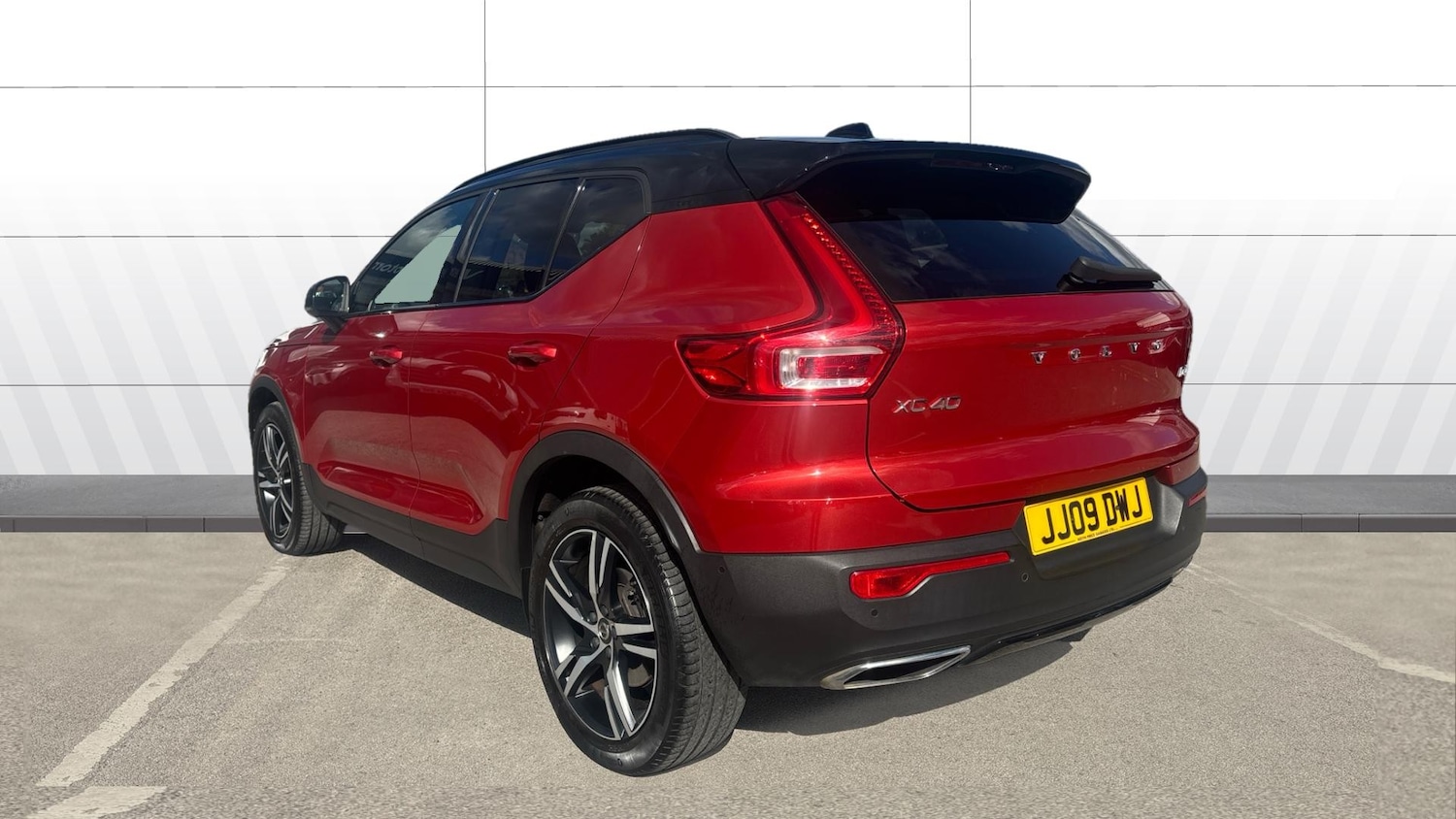 Used Volvo XC40 2018 for sale - 76115693: Photo 2