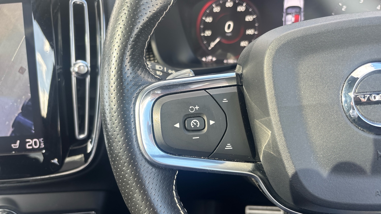 Used Volvo XC40 2018 for sale - 76115693: Photo 37