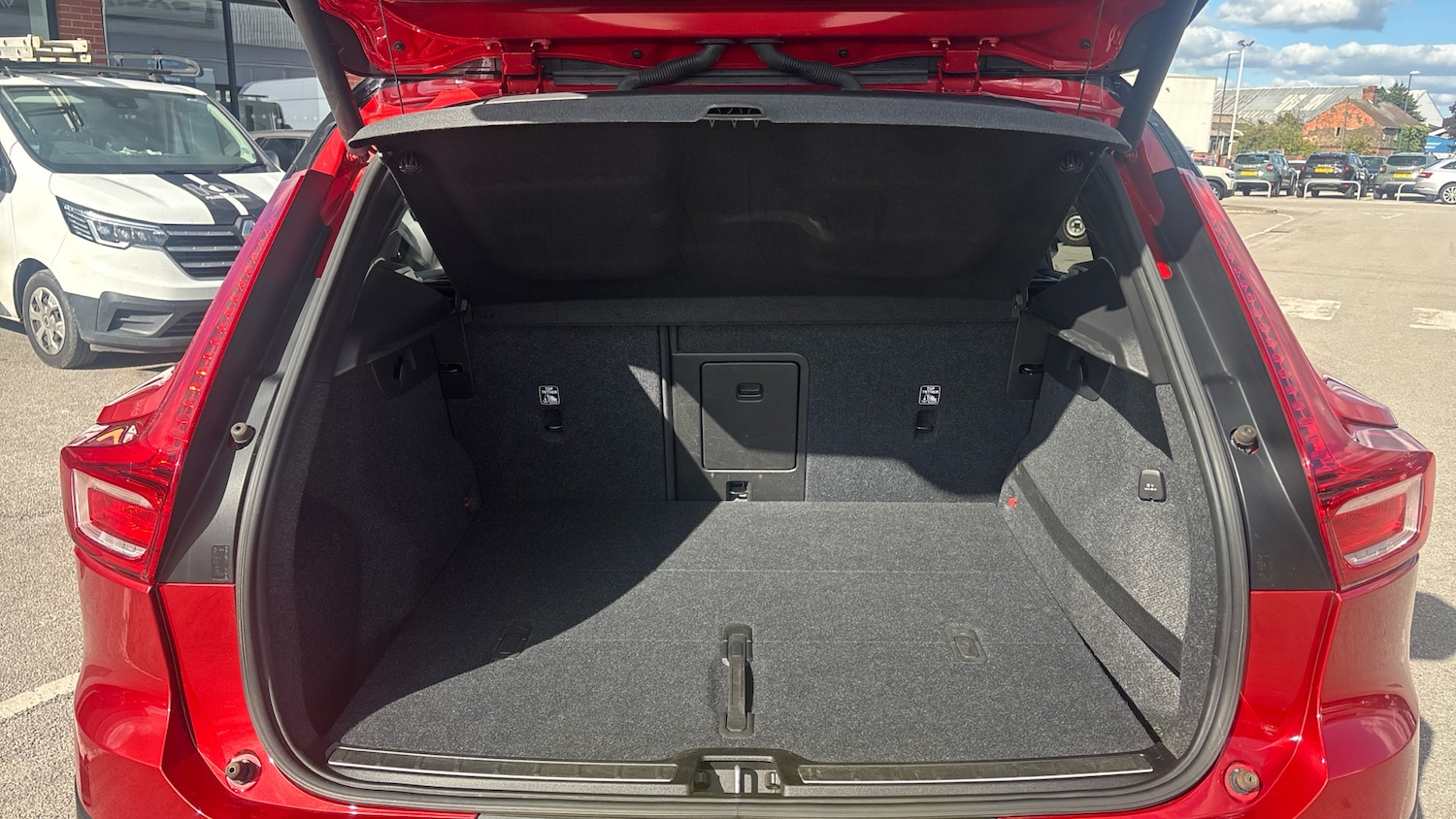 Used Volvo XC40 2018 for sale - 76115693: Photo 4