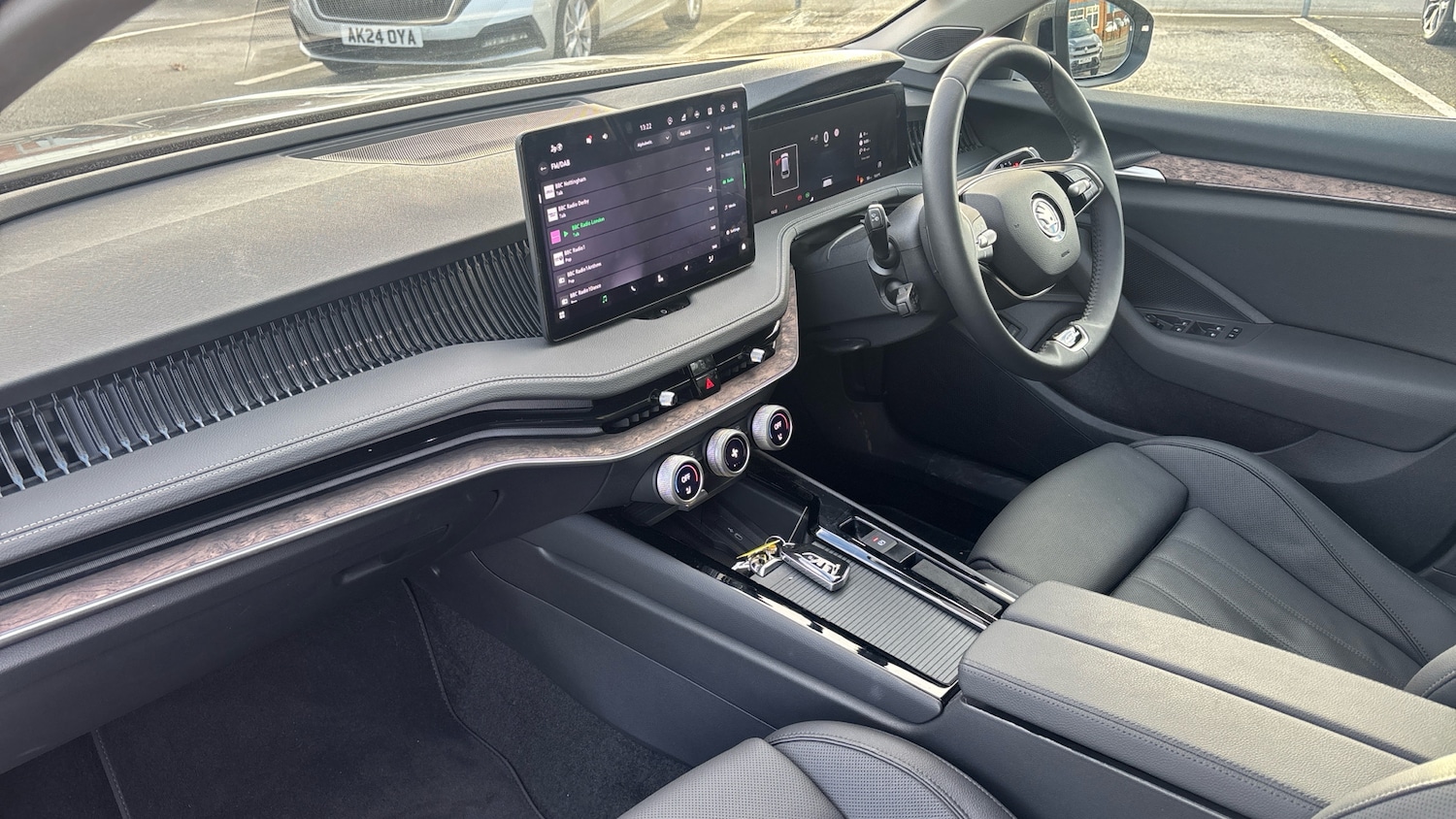 Used Skoda Superb 2025 for sale - 76903865: Photo 2