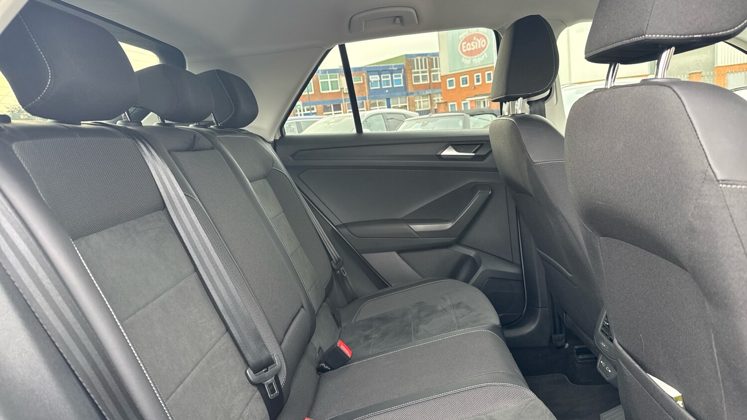 Used Volkswagen T-Roc 2023 for sale - 78177401: Photo 16