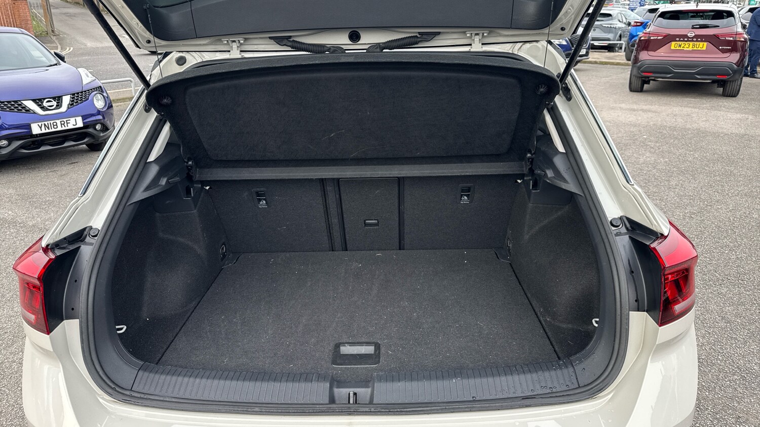 Used Volkswagen T-Roc 2023 for sale - 78177401: Photo 20