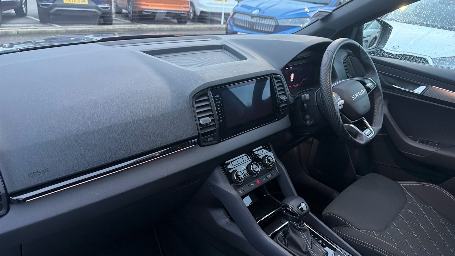 Used Skoda Karoq 2025 for sale - 76531342: Photo 2