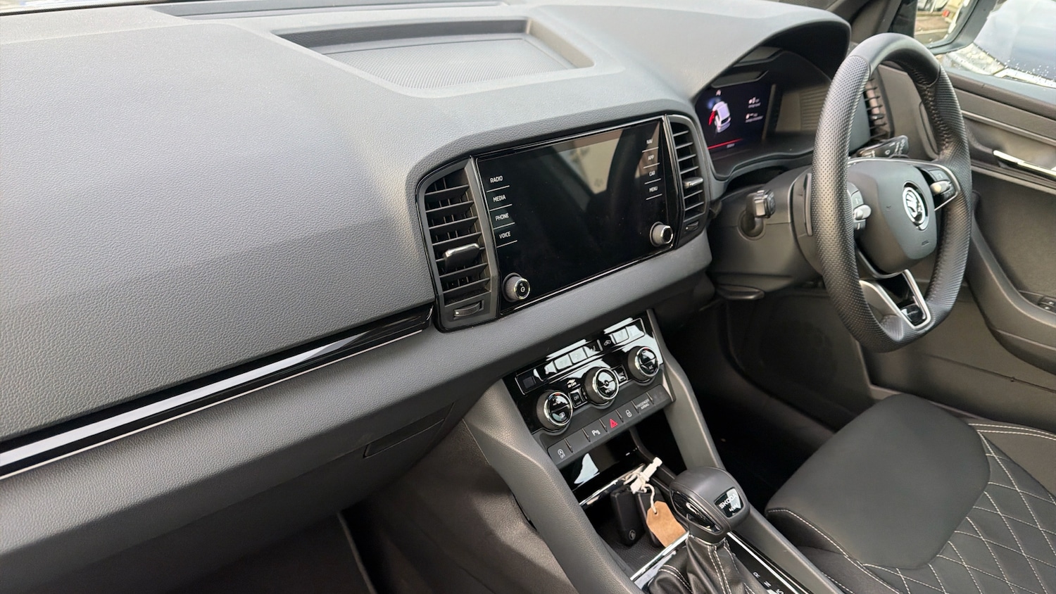 Used Skoda Karoq 2025 for sale - 76829548: Photo 2