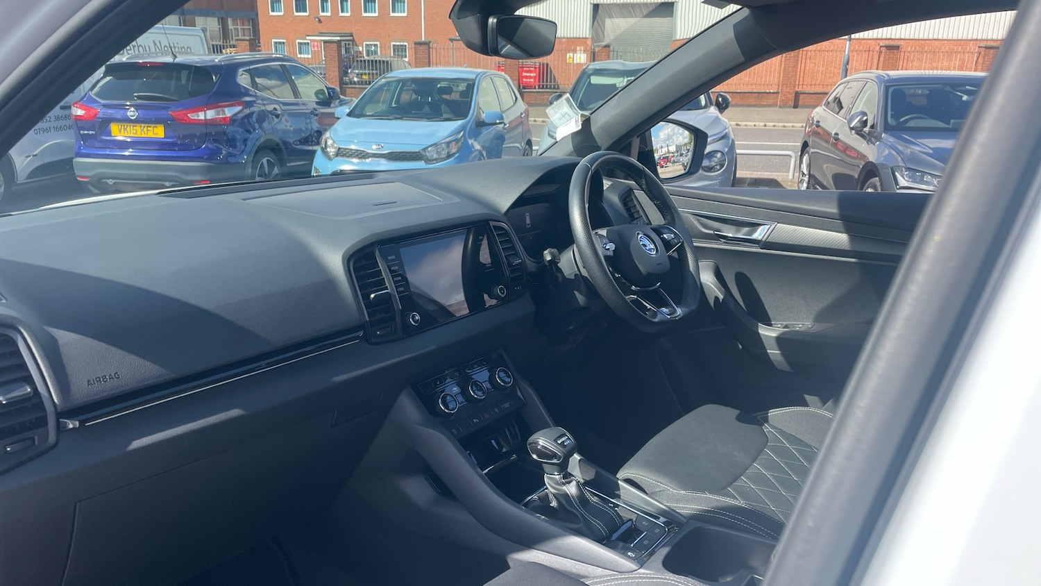 Used Skoda Karoq 2023 for sale - 75829783: Photo 2