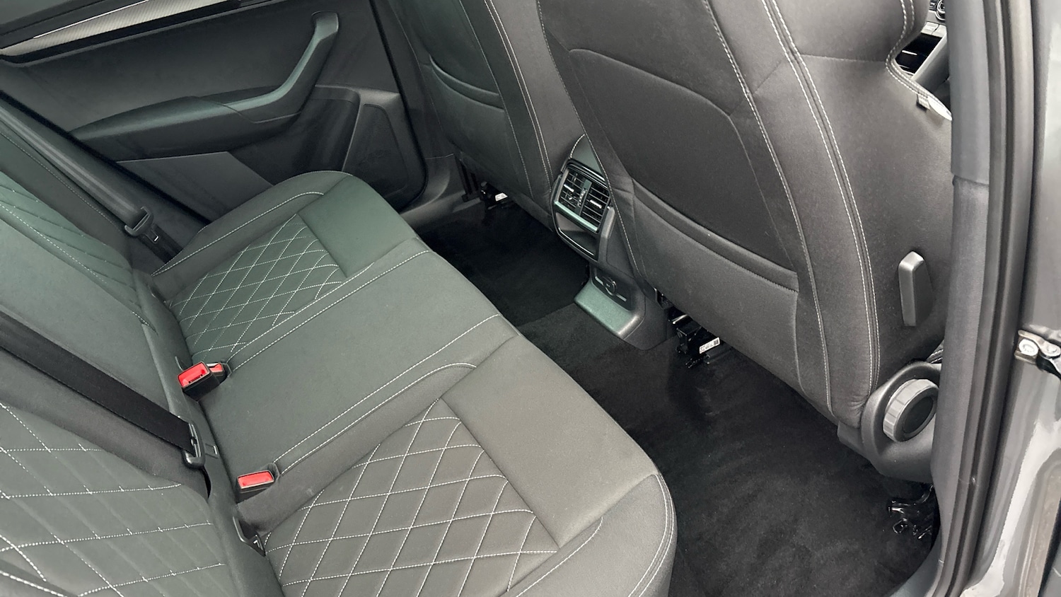 Used Skoda Karoq 2024 for sale - 76302131: Photo 16