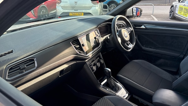 Used Volkswagen T-Roc 2021 for sale - 76219096: Photo 2