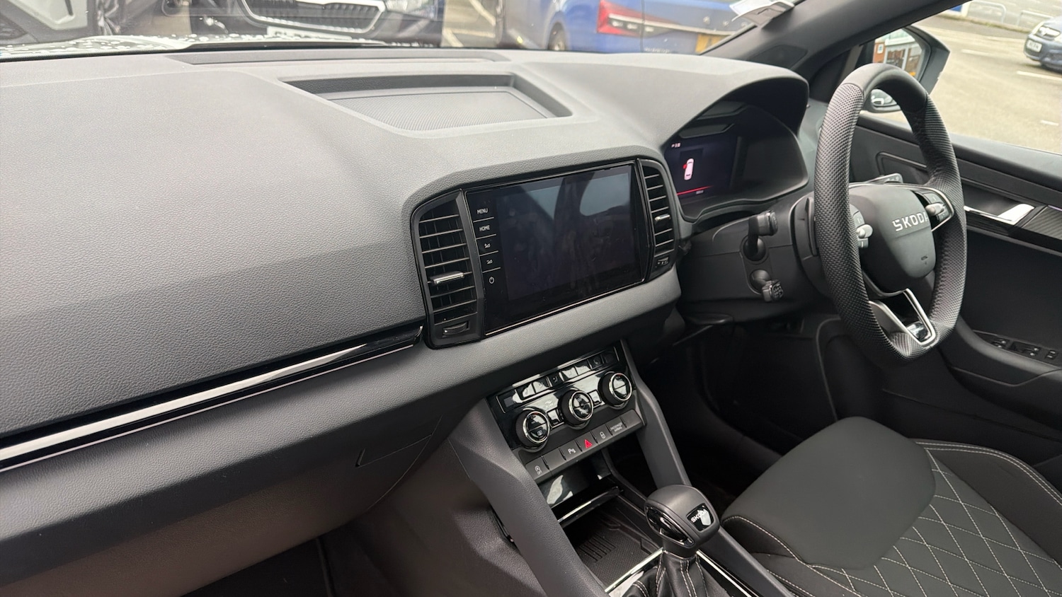 Used Skoda Karoq 2025 for sale - 76532568: Photo 2