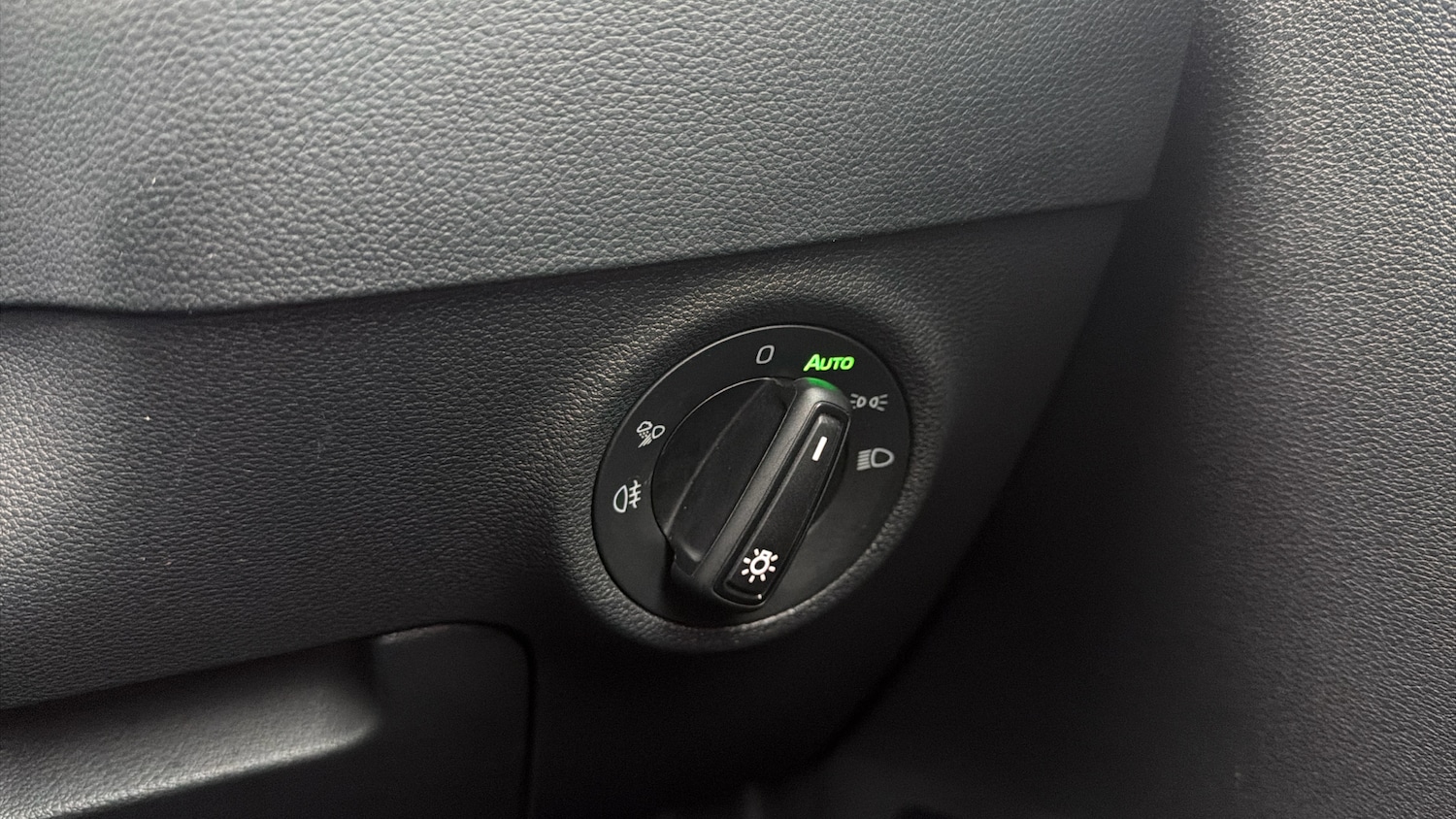 Used Skoda Karoq 2025 for sale - 76532568: Photo 22