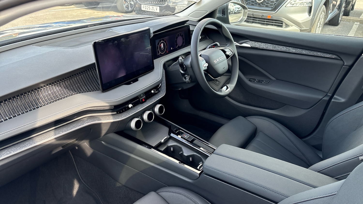 Used Skoda Superb 2025 for sale - 76120098: Photo 2