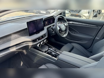 Used Skoda Superb 2025 for sale - 76120098: Photo 2