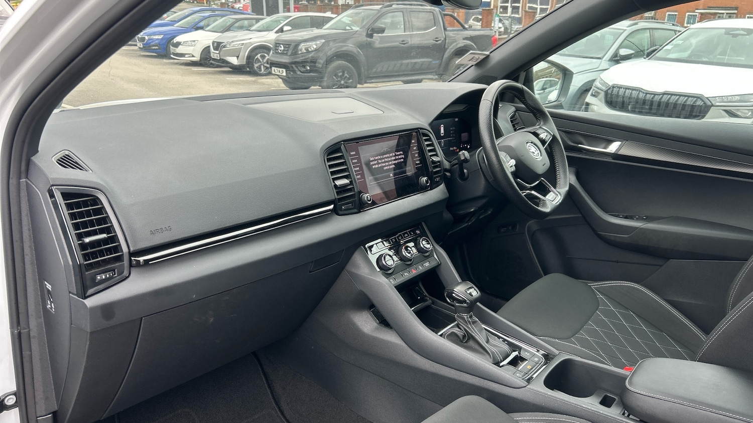 Used Skoda Karoq 2023 for sale - 77622321: Photo 2