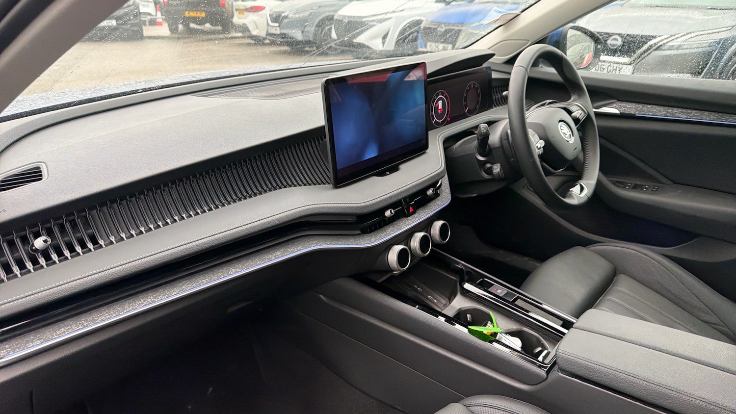 Used Skoda Superb 2024 for sale - 76879210: Photo 2