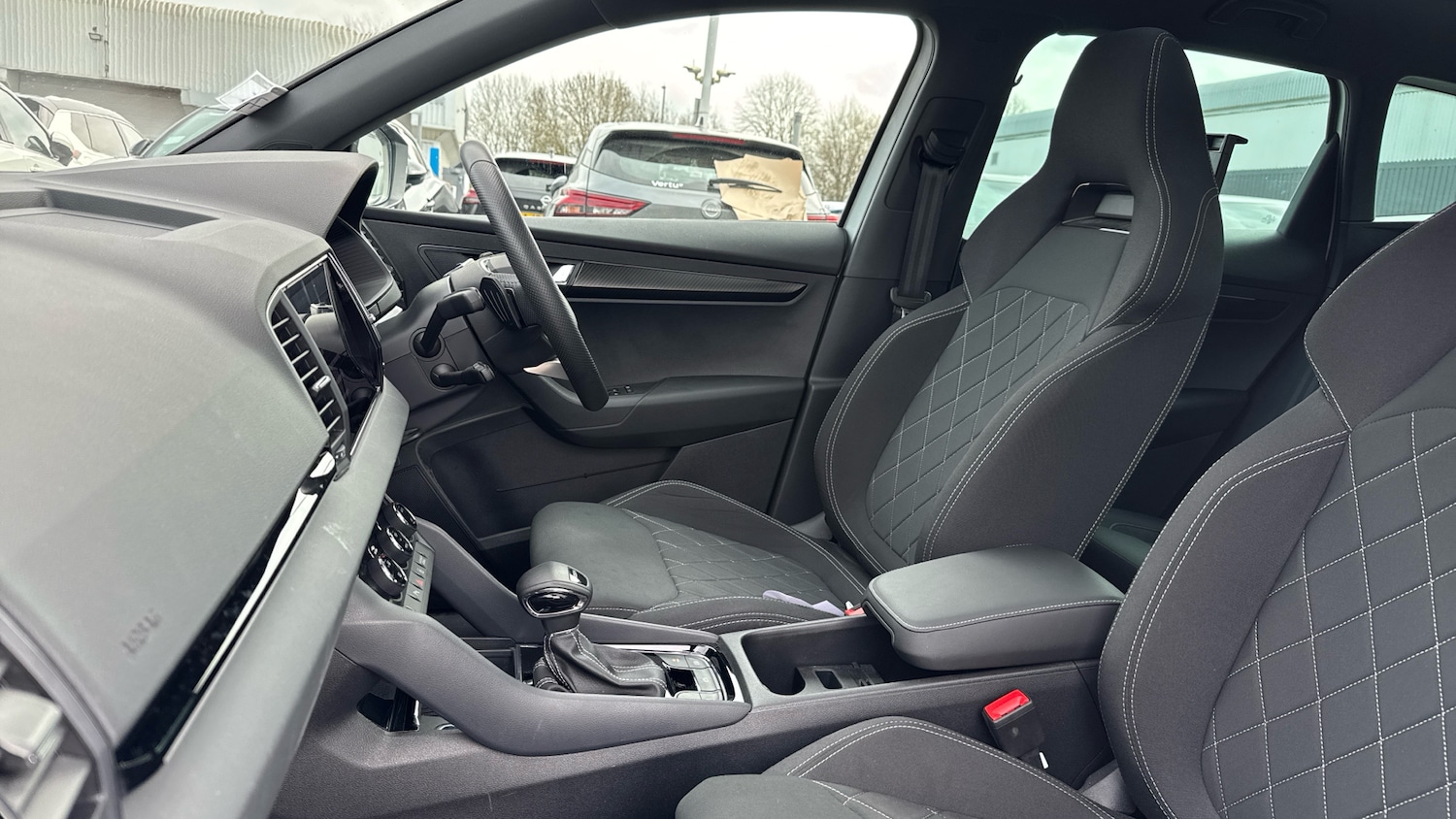 Used Skoda Karoq 2025 for sale - 78013795: Photo 2